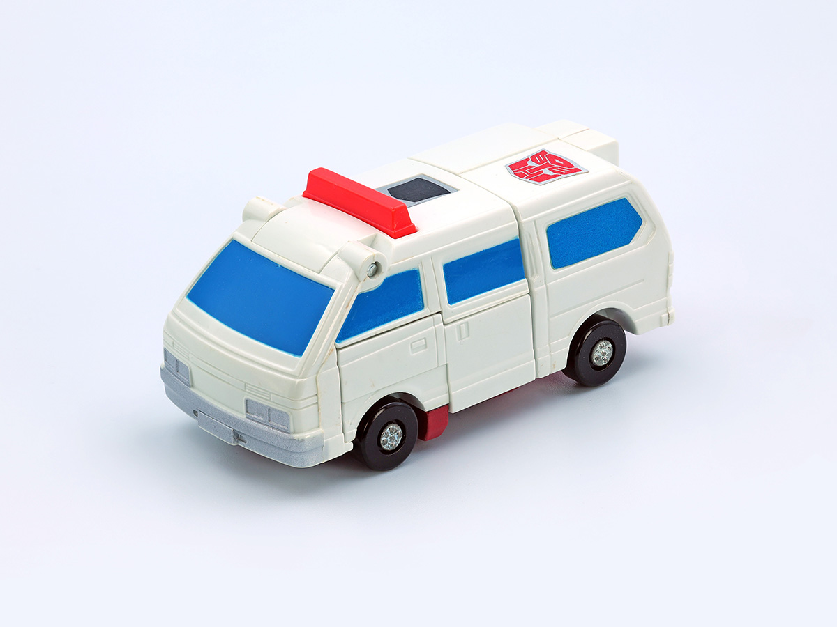 Transformers G1 First Aid Ambulance Mode